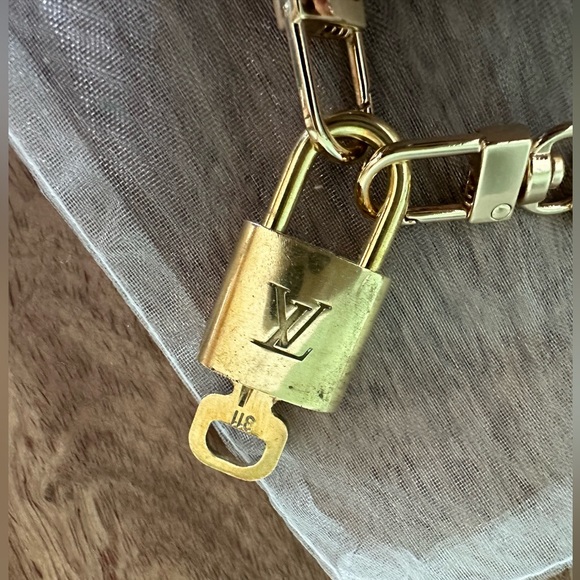 Louis Vuitton Padlock Lock and Key #311 & necklace gold 18” unbranded nwot - Picture 3 of 12